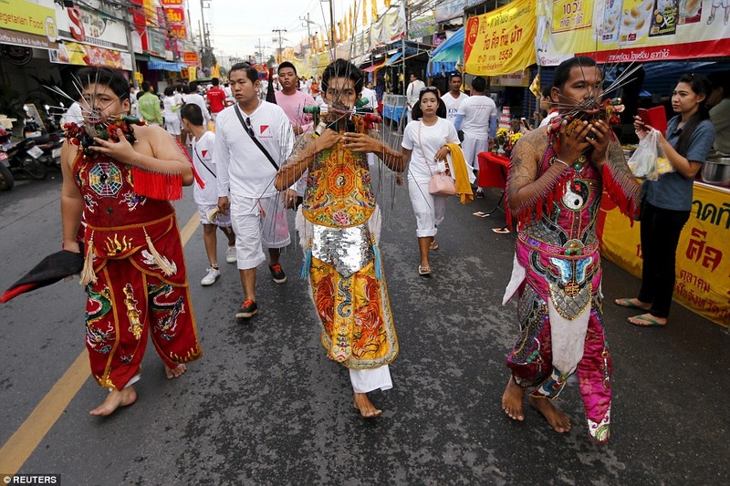 Rung minh truoc le hoi an chay hanh xac doc nhat TG-Hinh-4